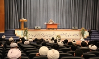 عضو شورای عالی انقلاب فرهنگی تصریح کرد کسانی که از آمریکا می‌ترسند یعنی از خدا نمی‌ترسند قرآن کریم زنده و زندگی‌بخش است